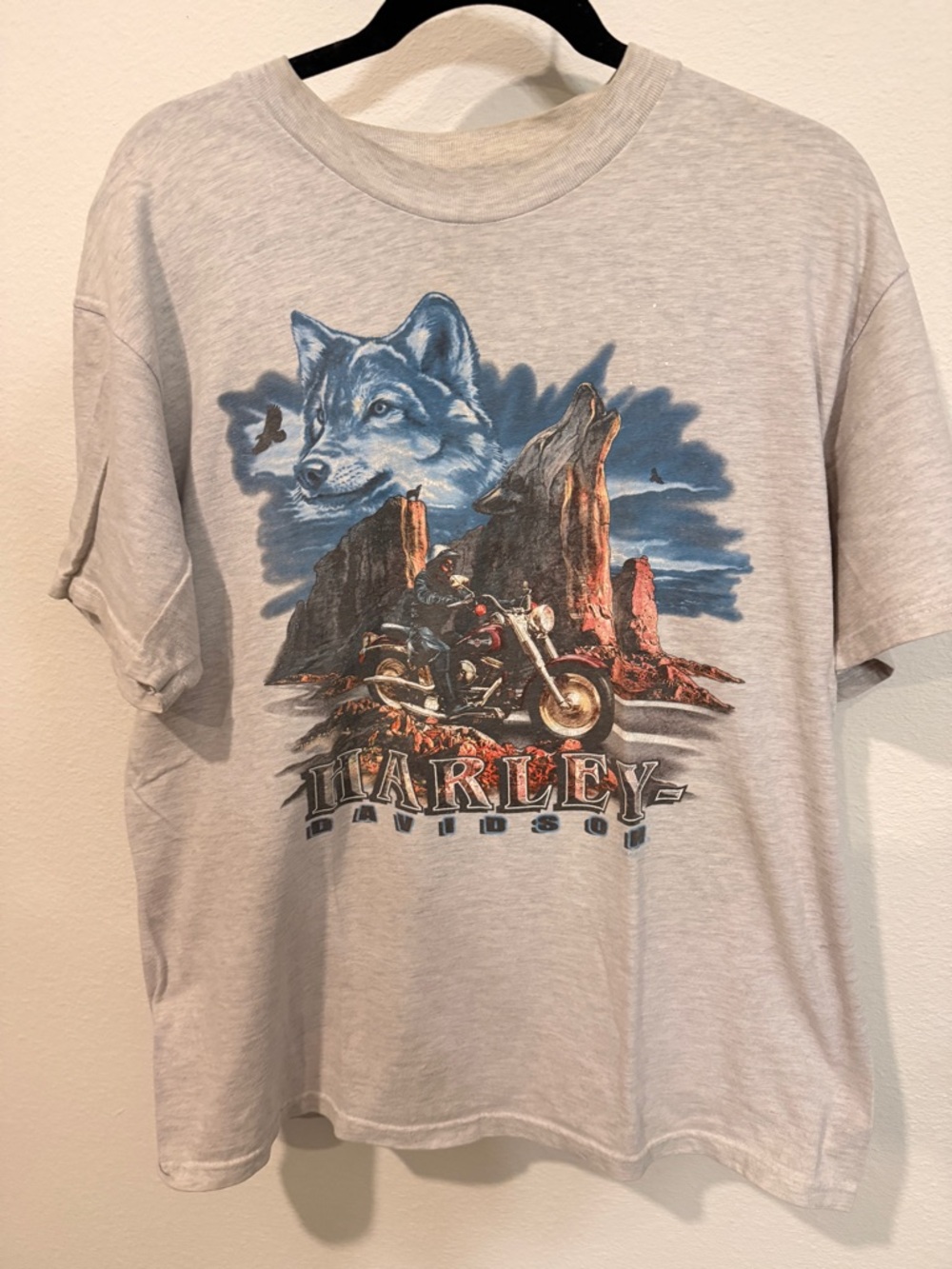 Vintage Harley-Davidson Men's Light Gray Graphic Tee with Wolf & Motorcycle